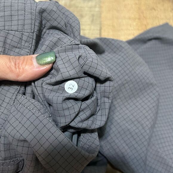 Lululemon kahuna gray grid shorts size 32 - Picture 4 of 9